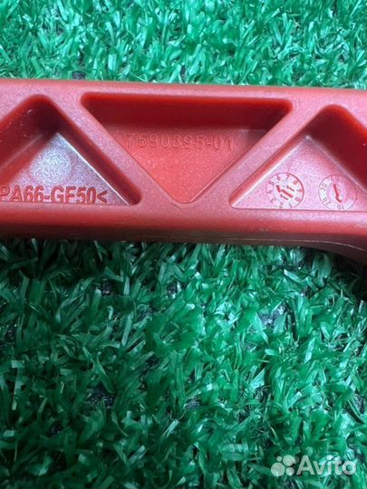 Рукоятка механизма аварийной разблокировки