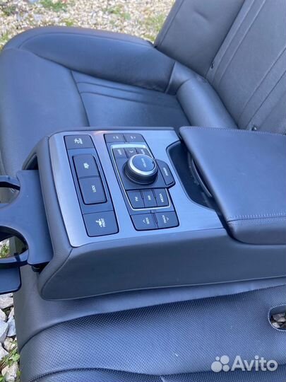 Заднее сиденье Genesis G80