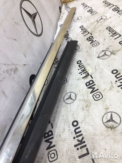 Молдинг стекла передний правый Mercedes Cls-Class