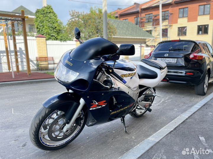 Suzuki GSX600 srad