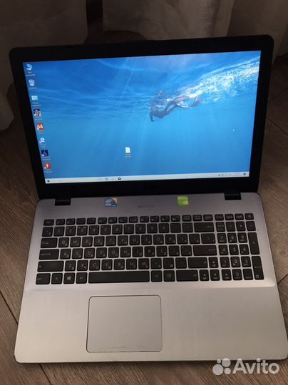 Ноутбук asus Full HD i3-7100U/ 8GB/ SSD+HDD