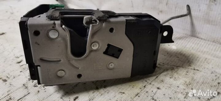 Замок двери передний правый Опель Astra H седан