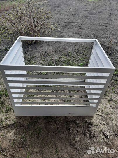 Защитно декоративный короб кондиционера