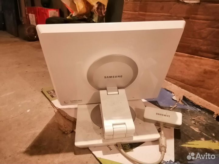 Монитор Samsung 770P