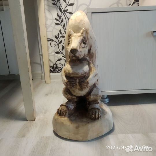 Статуэтка белка