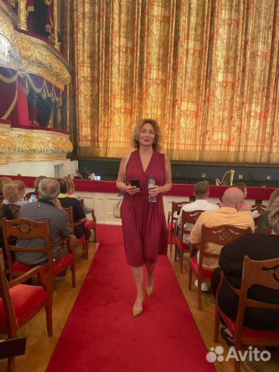 Подруга в театр, на концерт, в караоке