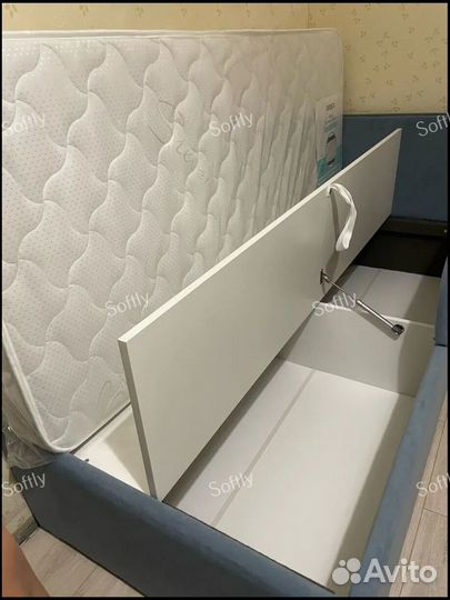 Детская кровать с мягкой спинкой