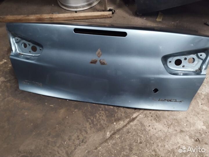 Крышка багажника на mitsubishi lancer 10