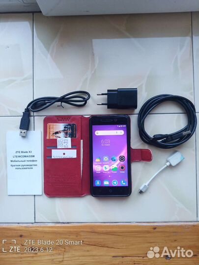 Телефон ZTE Blade x3