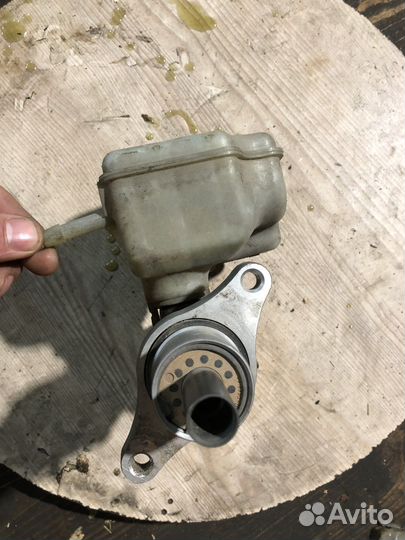 Главный тормозной цилиндр Volkswagen Golf 5K1