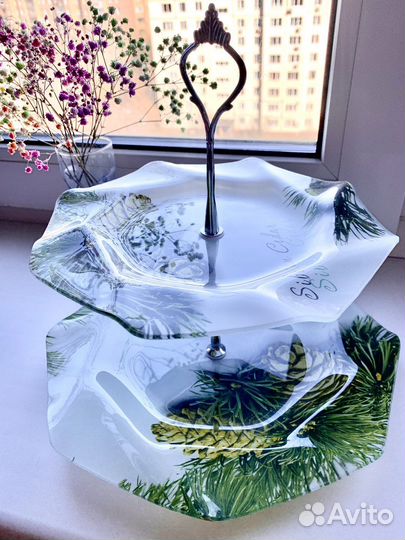 Ваза для фруктов на ножке