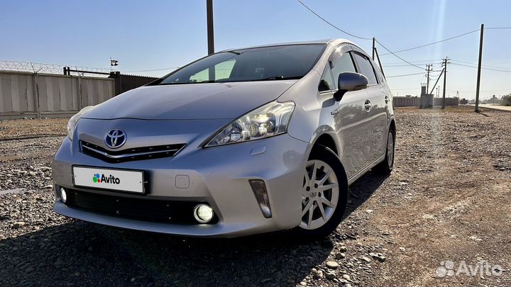Toyota Prius Alpha 1.8 AT, 2012, 173 160 км