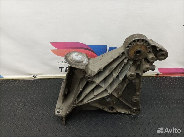 7482270859 Кронштейн кабины Renault Premium