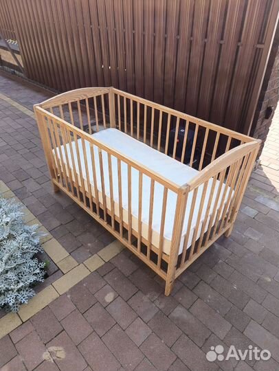 Детская кроватка