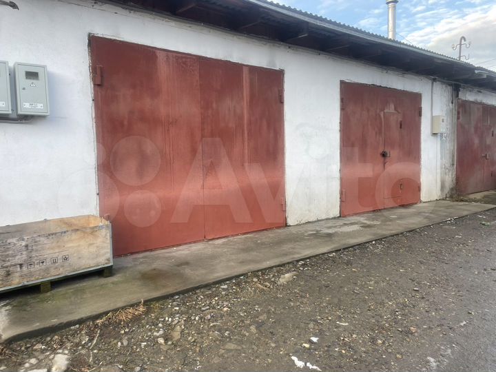 Гараж, > 30 м²