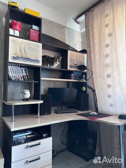 Угловой письменный стол