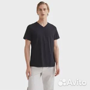 Футболка H&M Regular Fit V-neck, черный