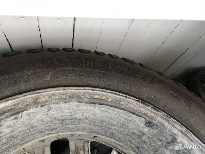 Goodyear UltraGrip 215/50 R17 95T