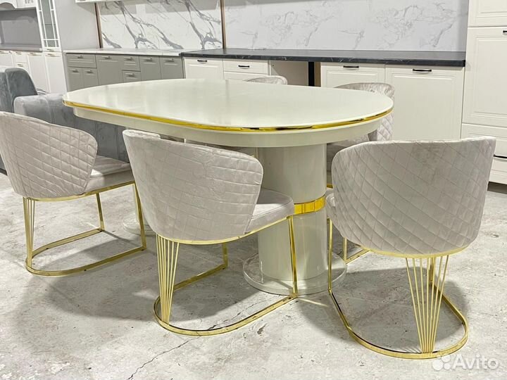 Стол и стулья