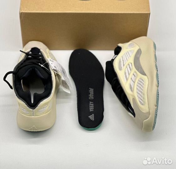 Кроссовки женские adidas yezzi