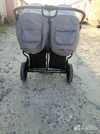 Коляска для двойни