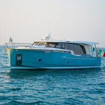 Моторная яхта Greenline 40, Дубай
