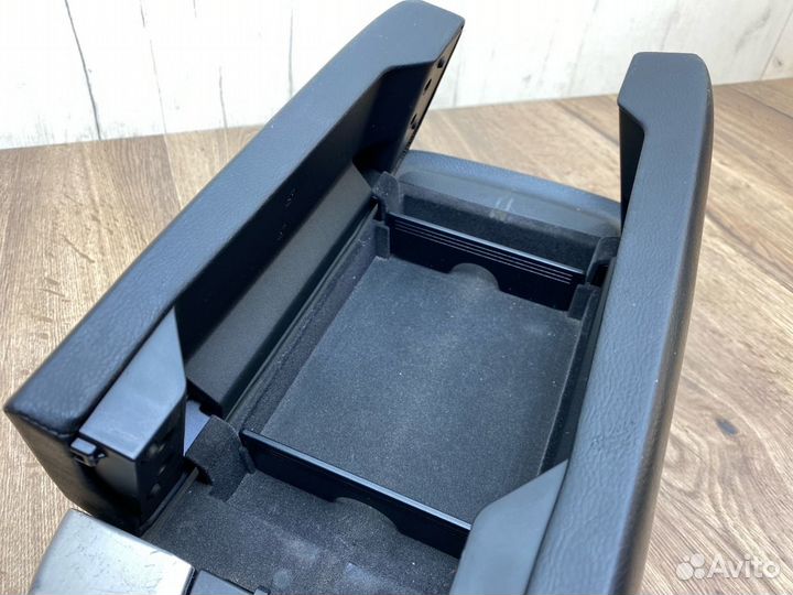 Подлокотник Nissan Murano PNZ50 VQ35DE 2009