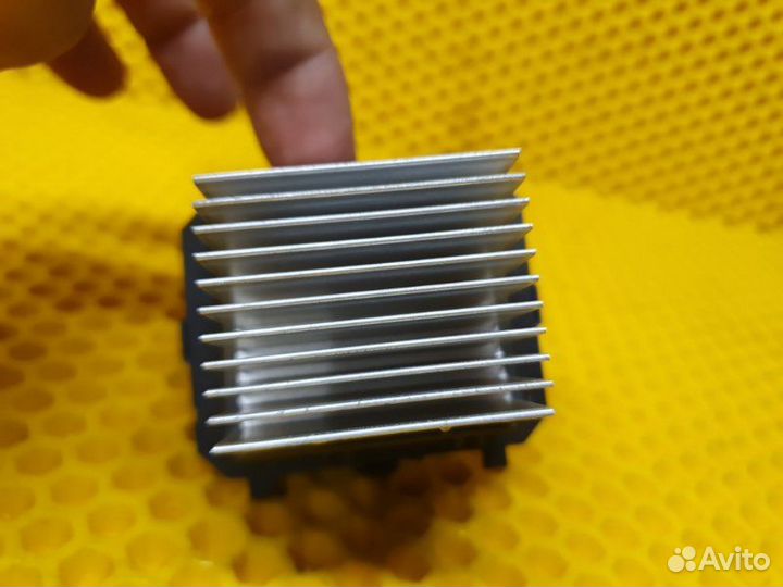 Резистор отопителя Ford Mustang VI N48H 2017