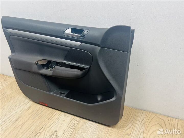 Обшивка двери передняя левая Volkswagen Jetta 5