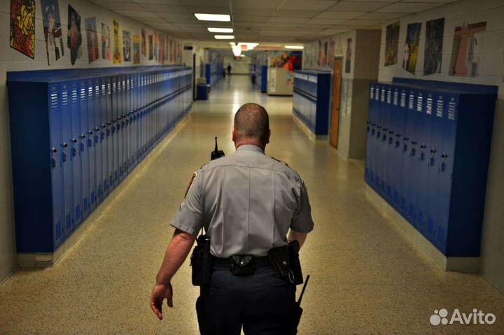 Охранник в здание в центре