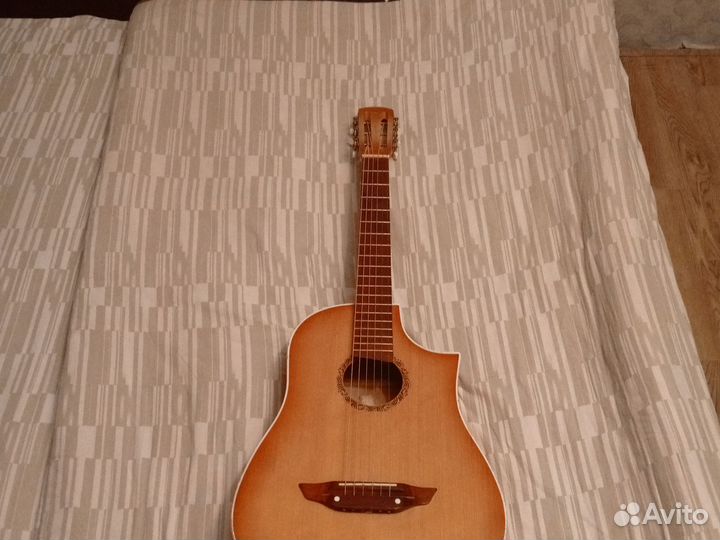 Акустическая гитара
