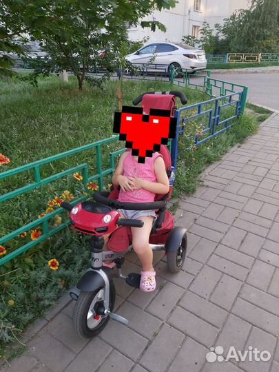 Трехколесный детский велосипед с ручкой