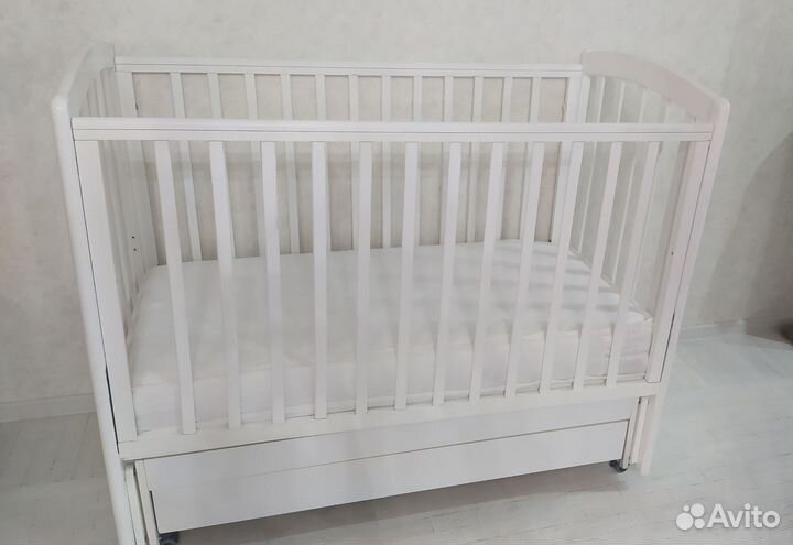 Детская кроватка с матрасом
