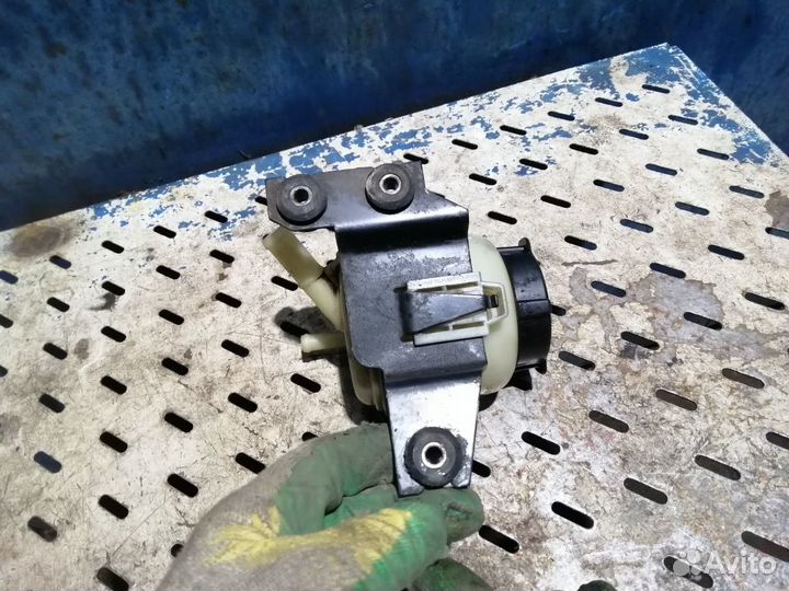 Бачок гура Nissan Infiniti