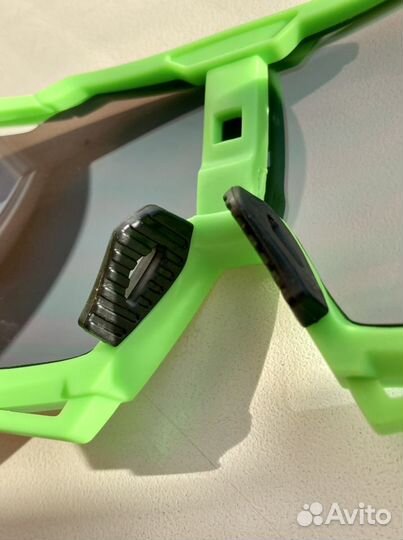 Большие спортивные солнцезащитные очки зелёные