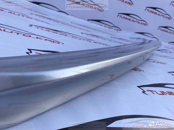 Спойлер под стекло Toyota Land Cruiser 200 E1087