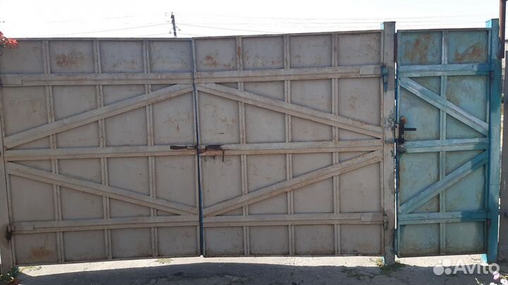 Ворота с калиткой распашные