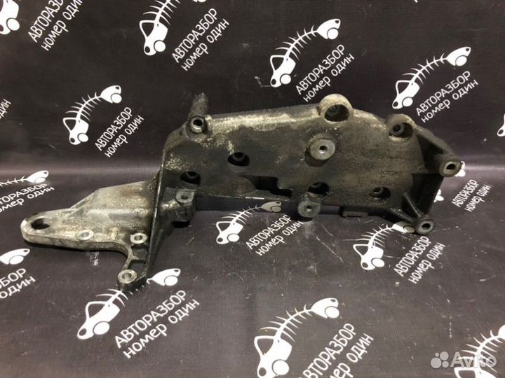 Кронштейн генератора Volvo S60 2.5L B5254T2 2003