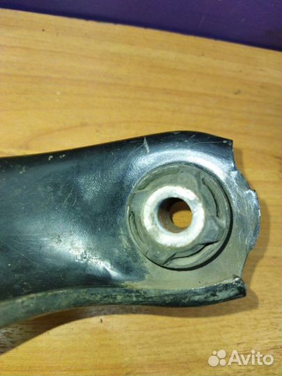 Рычаг подвески передний правый Renault Logan 2 L8