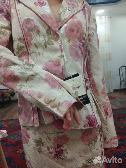 Костюм женский новый 40р