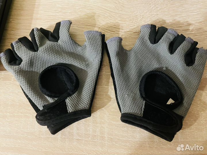 Перчатки s