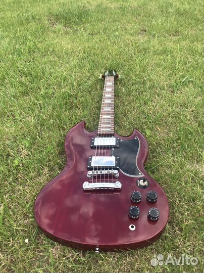 Продам электрогитару Ashton SG