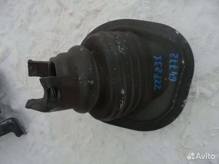 Пыльник рулевой колонки Toyota Celica ZZT231