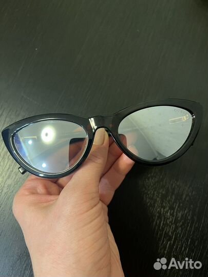 Солнцезащитные очки женские guess