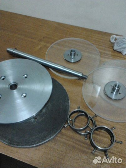 Выполнение токарных работ, Токарь