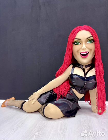 Ростовая кукла Джессика и Бузова танцовщицы