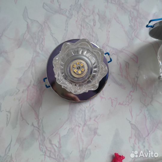 Продам светильник потолочный