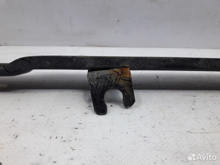 Кронштейн радиатора Лада Гранта 2011