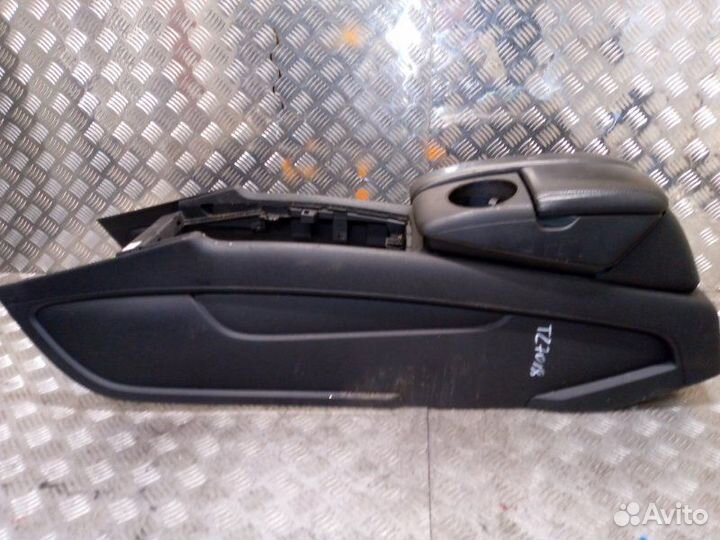 Подлокотник Audi Q7 4LB casa 2008