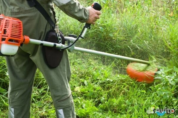 Покос травы триммером